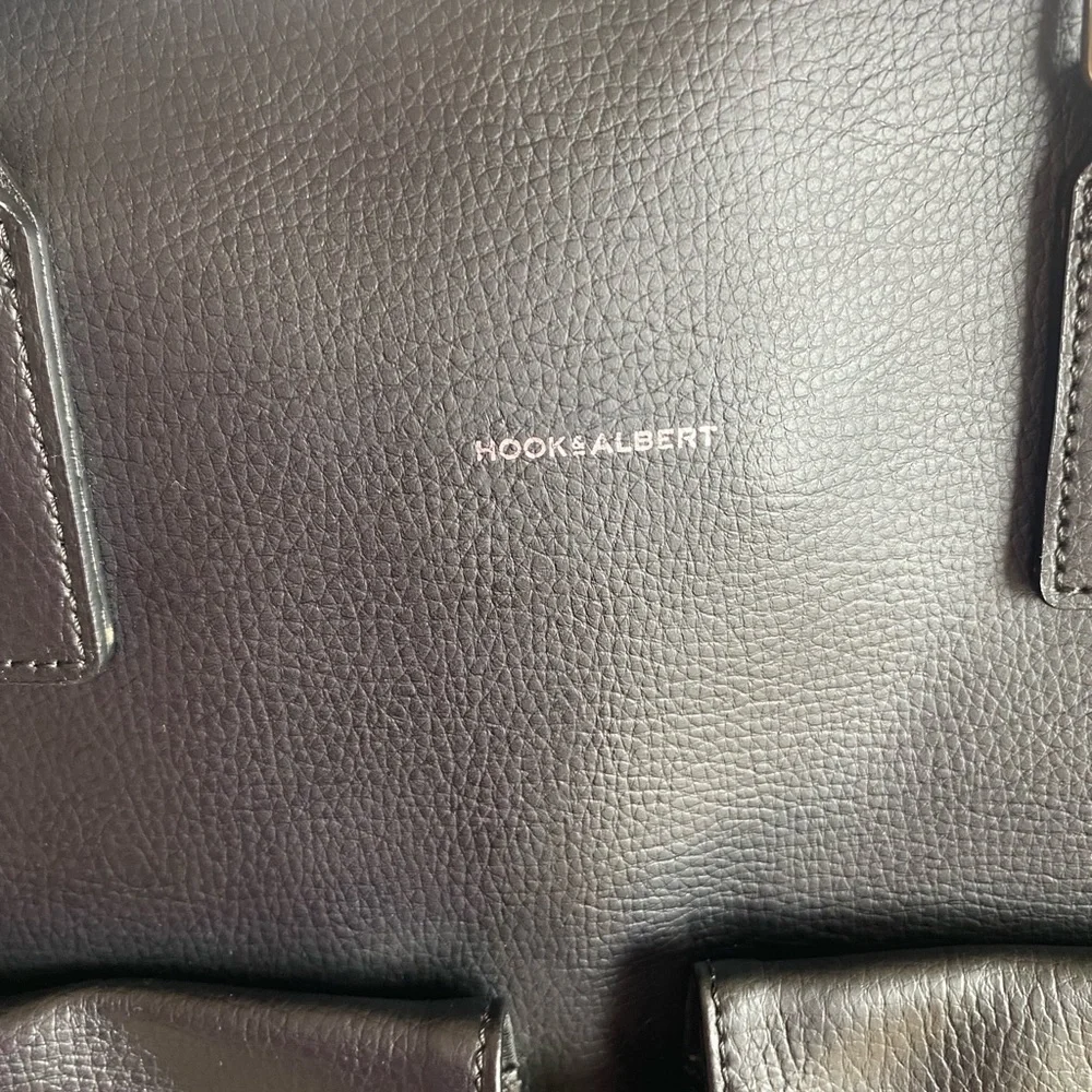 HOOK + ALBERT premium leather garment weekender